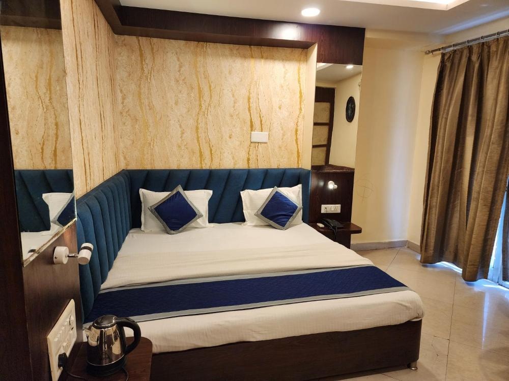 Room image 4