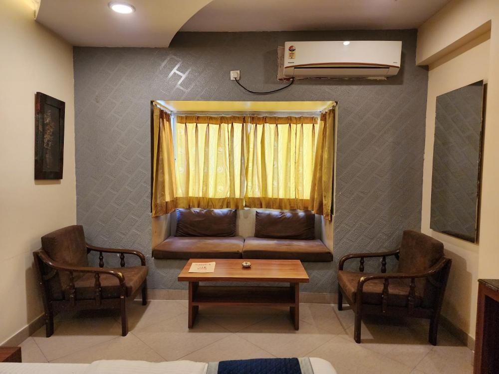 Room image 4